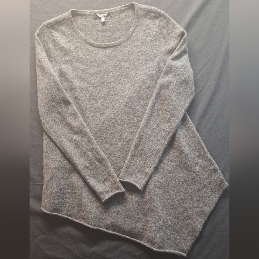 Saks Fifth Avenue 100% Cashmere Gray Asymmetrical Hem Sweater Women’s Size M